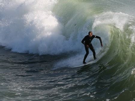 Santa Cruz's Magic Seaweed: Unlocking the Surfer's Paradise